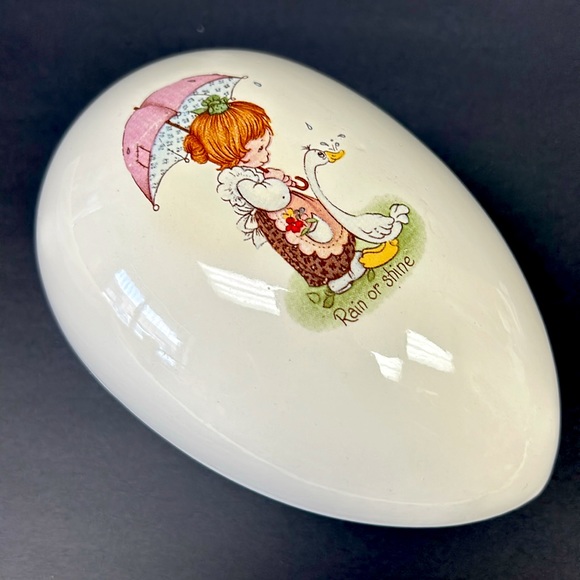 Retro  large signed 1974 HOLLY HOBBIE ceramic Easter egg trinket box - Picture 1 of 6